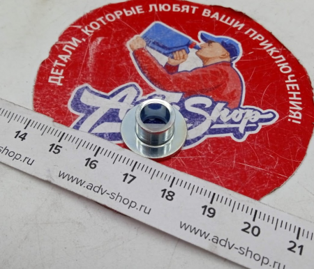 HONDA втулка крепления бокового пластика к баку XRV750 RD04 ( 17223KN5670 )