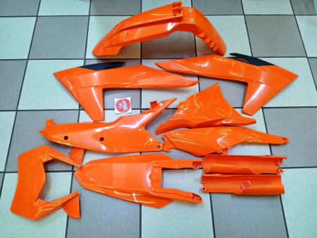 KTM PLASTIC PARTS KIT ORANGE ( EXC ) комплект пластика ( оранжевый ) EXC/EXCF 24-> ( 00010000387K )