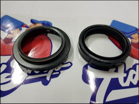 HONDA Сальник + пыльник  пера вилки ( комплект на одно перо )  XL1000 99-02гг ( 51490MZ1305 )