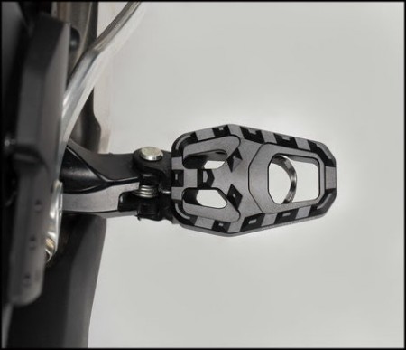 SW-MOTECH широкие подножки (черные) CRF1000L Africa Twin (15-) ( 4052572038239 )