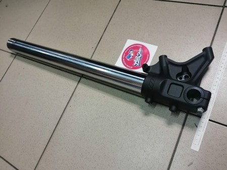KTM AXLE CLAMP L/S WITH TUBE CPL. перо вилки 690 SMC 14-20 ( 48601318S1 )