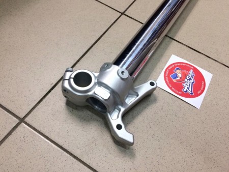 KTM AXLE CLAMP L/S WITH INNER TUBE перо вилки НИЗ / левое EXC/EXCF 13-15 ( 48601028S1 )