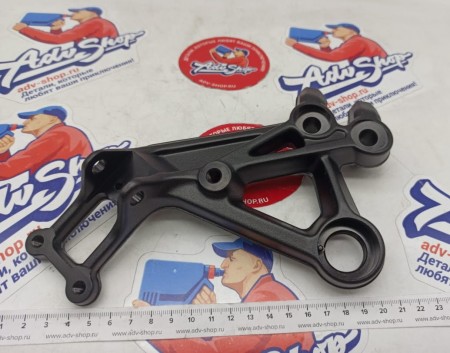 KTM Footrest bracket front left кронштейн передней подножки / левый 125 250 390 Duke 18-> ( 93003038000 )