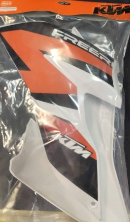 KTM SPOILER KIT FREERIDE WHITE спойлера бака 12-> ( 7000805400028B )