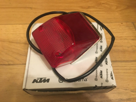 KTM REAR LIGHT CPL. EXC 07 Стоп-сигнал в сборе EXC/EXCF 97-11 / 690 USA!  R/SM 08-17  ( 50314040200 / 50314040100 )
