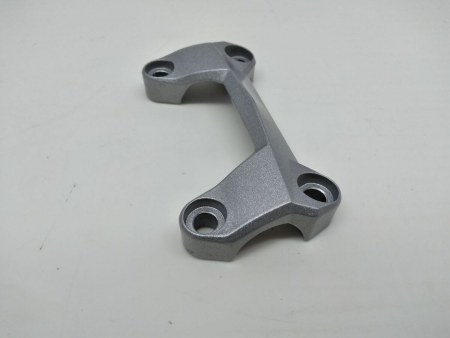 KTM HANDLEBAR CLAMP верхний кронштейн крепления руля 390 Duke 13-16 / 125 200 250 Duke 11-20  ( 90101038000 )