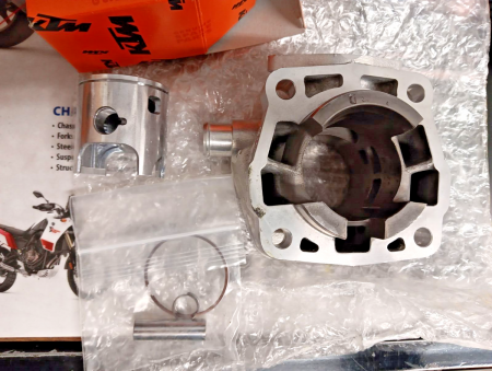 KTM CYLINDER W.PISTON 45MM 65 SX 03 цилиндр с поршнем 03-08 ( 46030005600 )