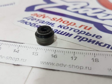 KTM VALVE-STEM SEALING 05 маслосъемный колпачок SX-F / EXC 250 / 450 / 500 / 530 08-19 ( 77036027000 )